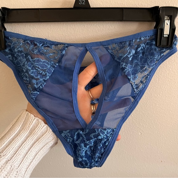 SOLD Avid Love Lace 2pc Set - Picture 5 of 5